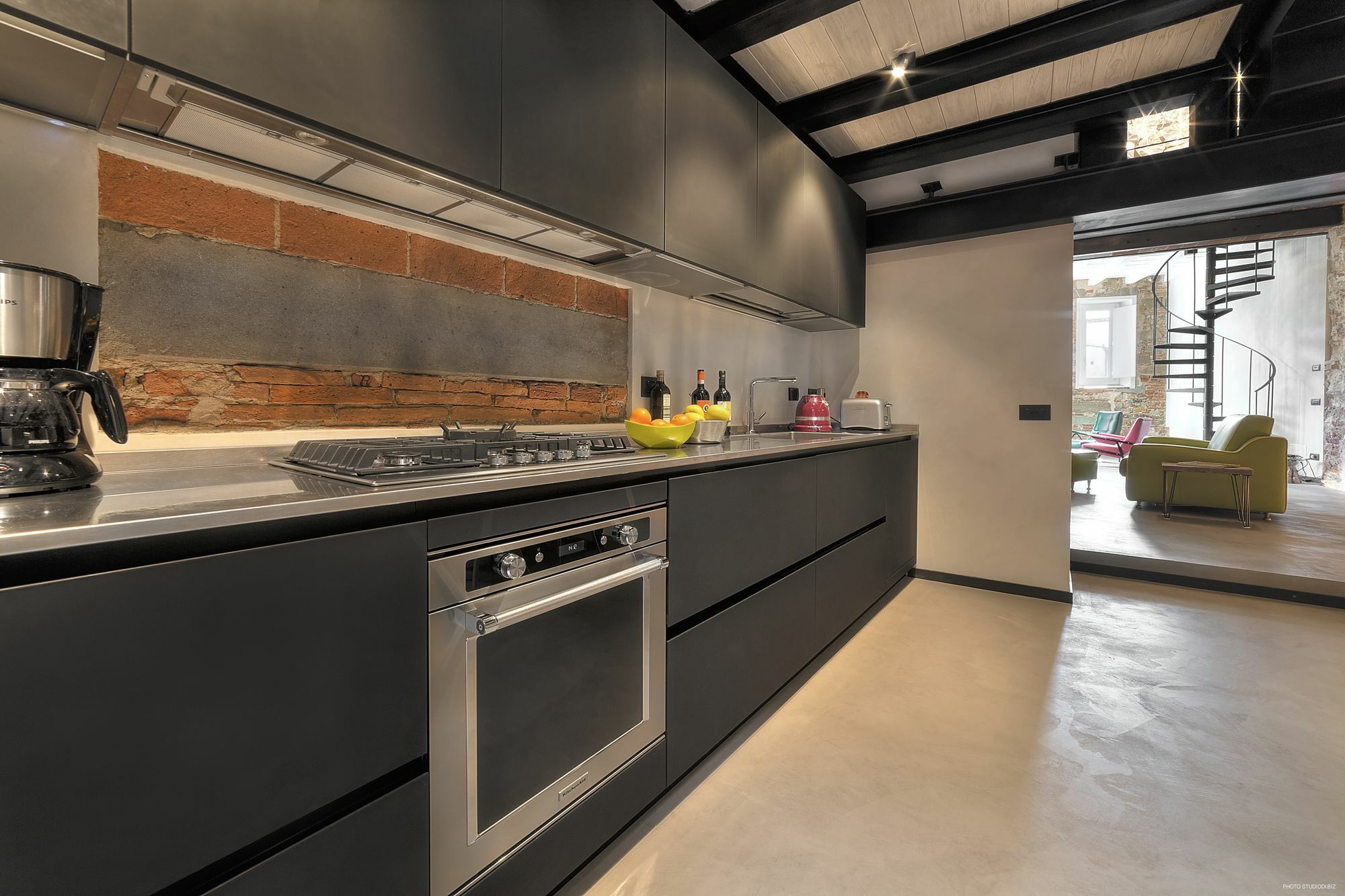 Stone Walls Deluxe Apartment *